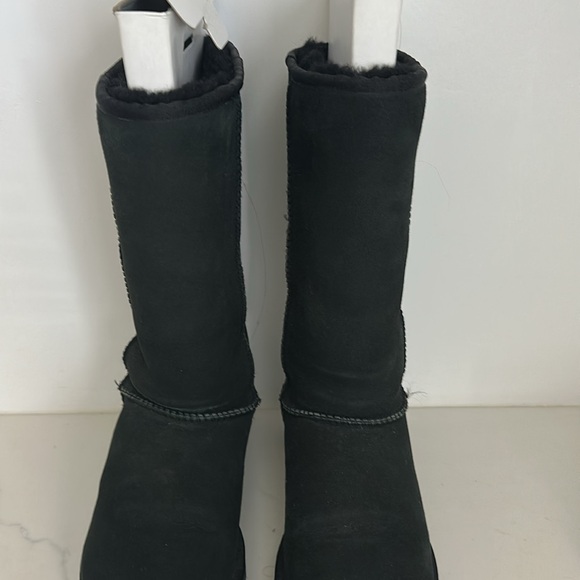 UGG Women's Black Winter Boots - Picture 3 of 6